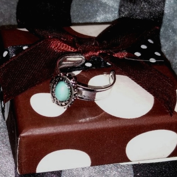 Hoop Earrings + FREE Ring - Picture 7 of 13